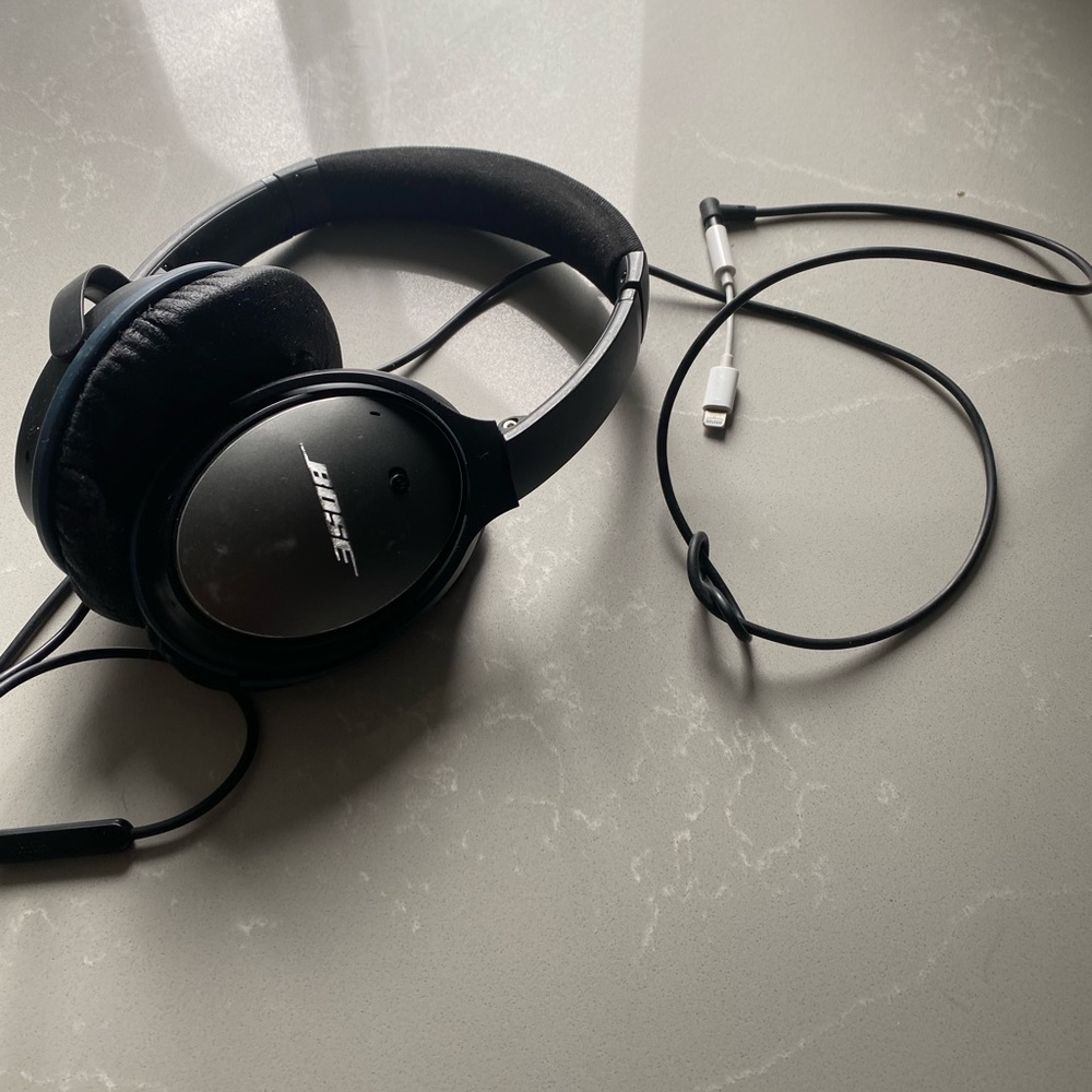 Bose Used Headphones - Noise Cancelling